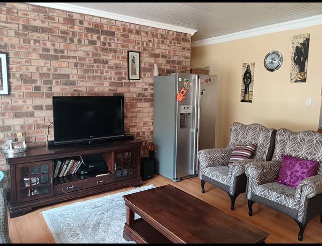 2 BEDROOM TOWNHOUSE FOR SALE IN NAVALSIG